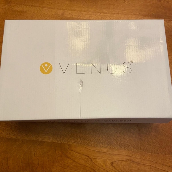 White Sandal with cork heel NWT size 9. - Picture 5 of 5